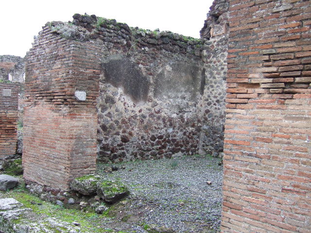 VII.9.59 Pompeii. December 2005. Looking west across shop. According to Eschebach, on the left would have been the counter, but no longer visible.
On the right would have been the steps to the upper floor with a latrine beneath them. The cistern-mouth can also be seen on the right. 
See Eschebach, L., 1993. Gebäudeverzeichnis und Stadtplan der antiken Stadt Pompeji. Köln: Böhlau. (p.318)
