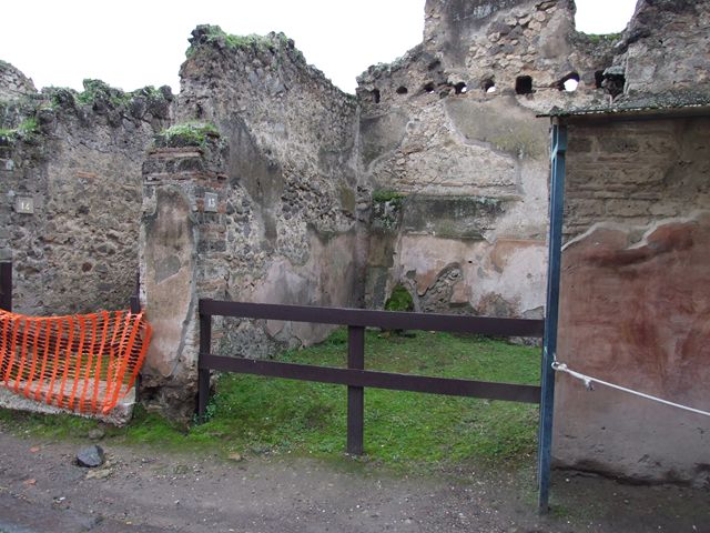 VII.11.13 Pompeii. December 2006. South wall and south west corner.