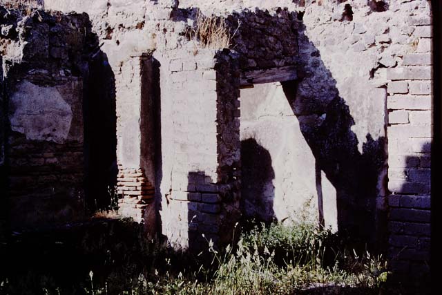 VII.11.14 Pompeii. March 2009. North side of Garden area “A”, looking through to Room 7, and Room 4.