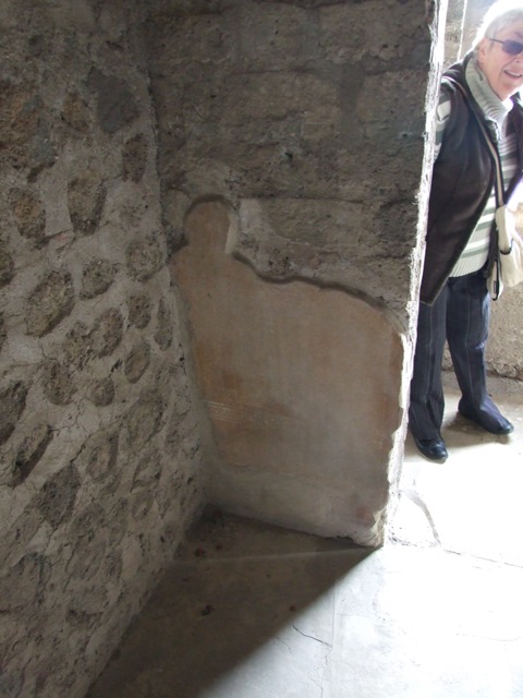 VII.12.20 Pompeii. March 2009. Window and door of Room 4.