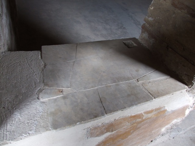 VII.12.20 Pompeii. March 2009. Room 4. North east corner with painted plaster decoration.