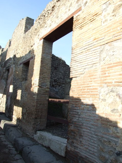 VII.12.21 Pompeii. December 2005. Entrance.