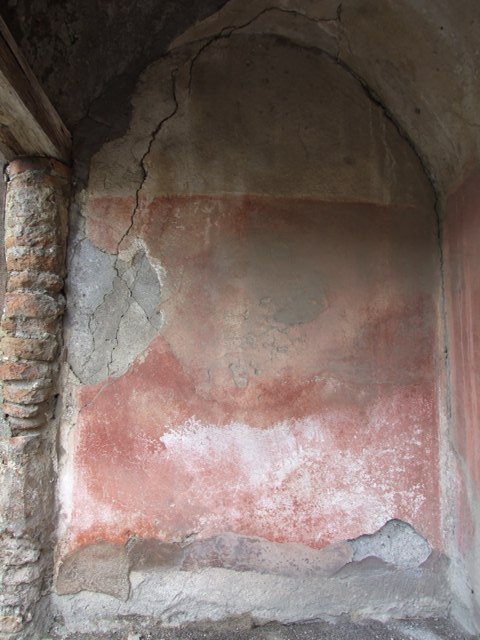 VII.14.5 Pompeii. March 2009. Aedicula Lararium. Looking south.