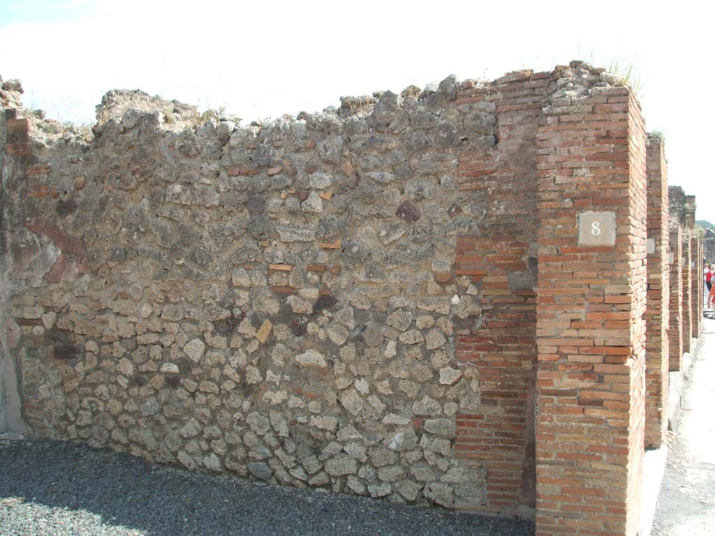 VII.14.8 Pompeii. May 2005. East wall of shop.