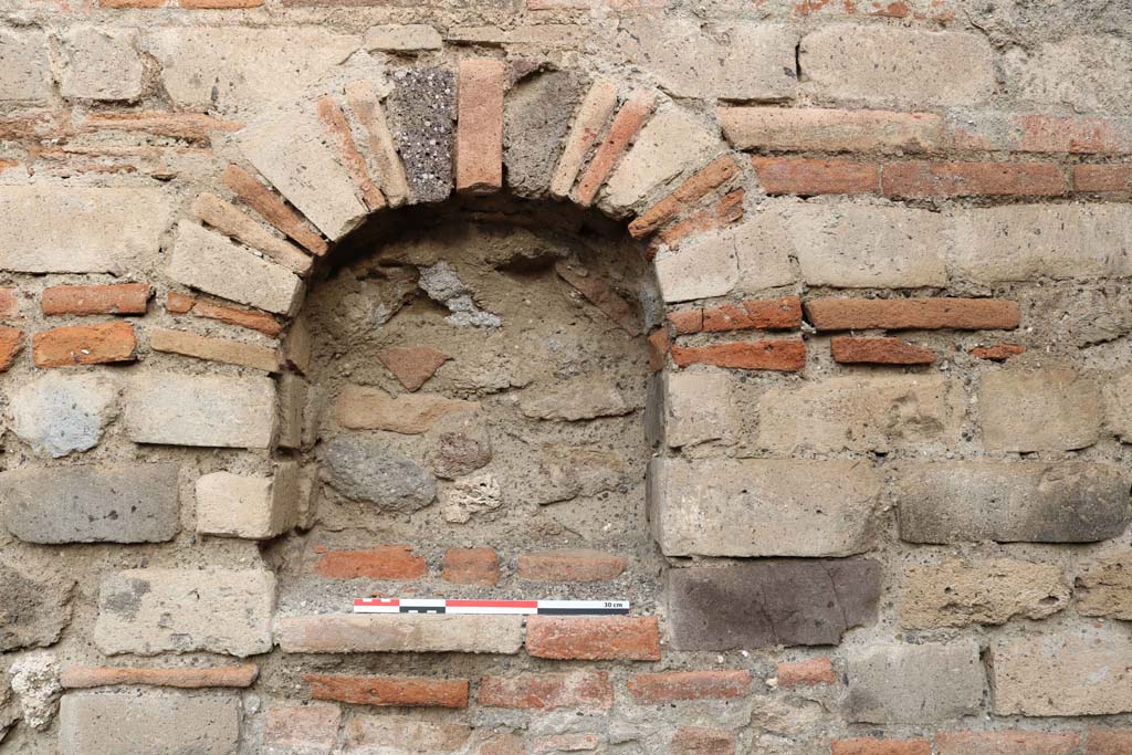 VII.14.8, Pompeii. December 2018. Detail of niche set into north wall of shop. Photo courtesy of Aude Durand.

