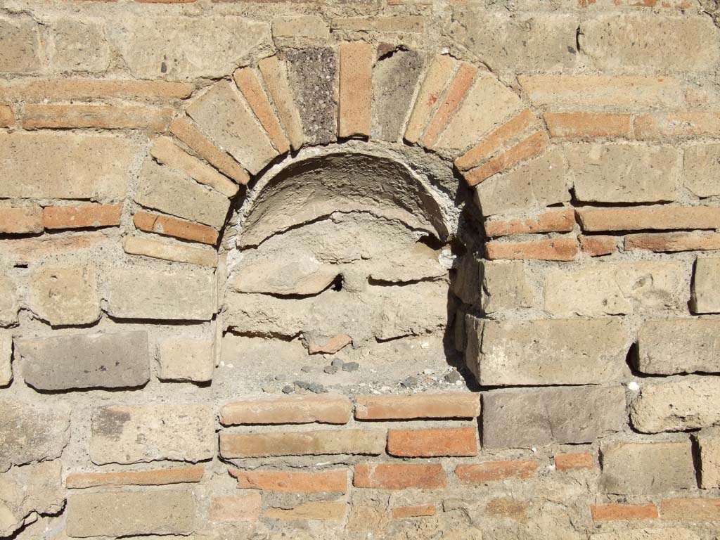 VII.14.8 Pompeii. December 2006. Niche
According to Boyce, in the north wall of the shop was an arched niche. It was called by Fiorelli “la nicchia dei Penati”.
Fiorelli, Descrizione, 302.
See Boyce G. K., 1937. Corpus of the Lararia of Pompeii. Rome: MAAR 14. (p. 72, no.328) 

