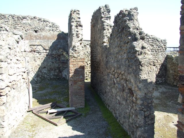 VII.14.9 Pompeii.  March 2009. Room 16. Kitchen.