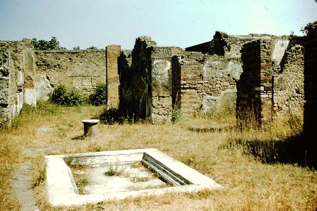 VII.14.9 Pompeii. March 2009. Room 2, white marble door sill of cubiculum.