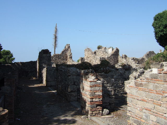 VII.16.1 Pompeii. December 2007. Courtyard and three small rooms in north west corner. These are now only accessible from VII.16.12.