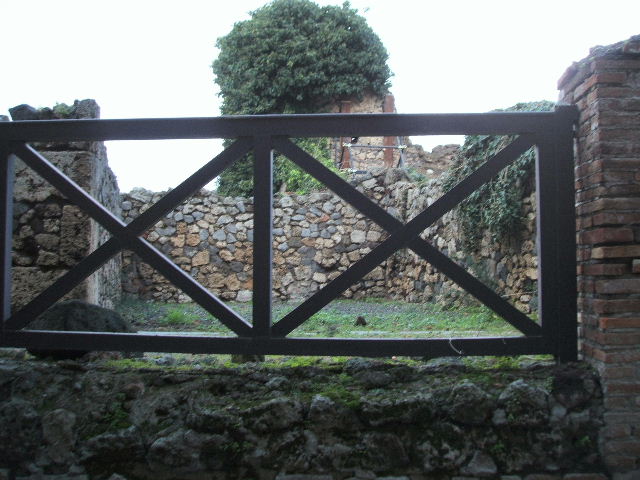 VII.16.2 Pompeii. September 2005. Entrance doorway, taken from Temple of Venus. According to Eschebach, this would have contained a masonry counter with a small hearth. Near the entrance would have been a wooden steps to the half mezzanine. Nothing remains.
See Eschebach, L., 1993. Gebäudeverzeichnis und Stadtplan der antiken Stadt Pompeji. Köln: Böhlau. (p.346)
According to Garcia y Garcia, this thermopolium was completely destroyed by the bombing, including the sales counter.
See Garcia y Garcia, L., 2006. Danni di guerra a Pompei. Rome: L’Erma di Bretschneider. (p131)