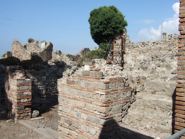 VII.16.5 Steps to an upper floor.  Linked to VII.16.6

VII.16.4 and VII.4.5