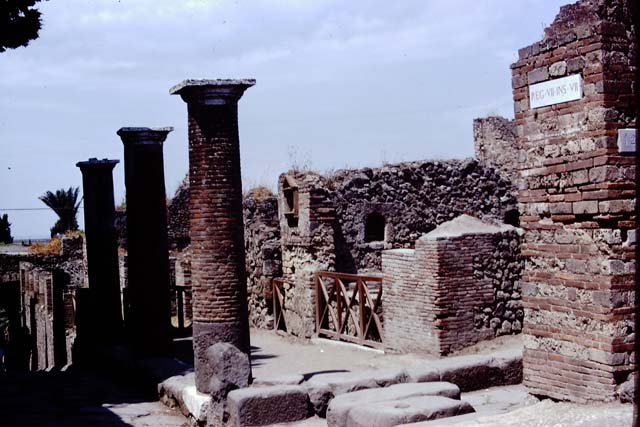 VII.16.7 Pompeii. December 2006. Looking north-west across insula, disastrously bombed in 1943.