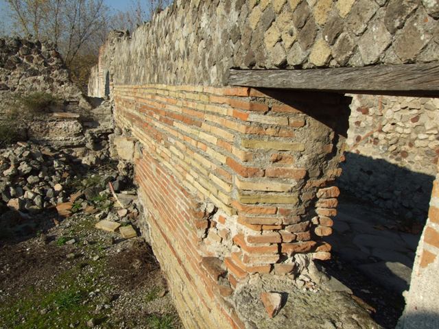 VII.16.16 Pompeii. Looking north along inside of front wall on Vicolo del Gigante.