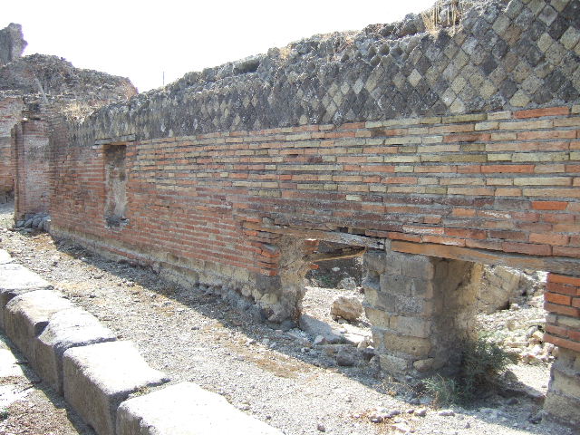 Front wall of VII.16.16 in Vicolo del Gigante.