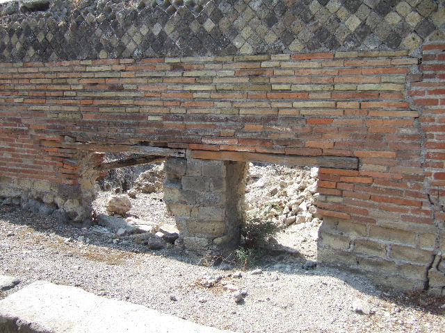 Front wall of VII.16.16 in Vicolo del Gigante.

