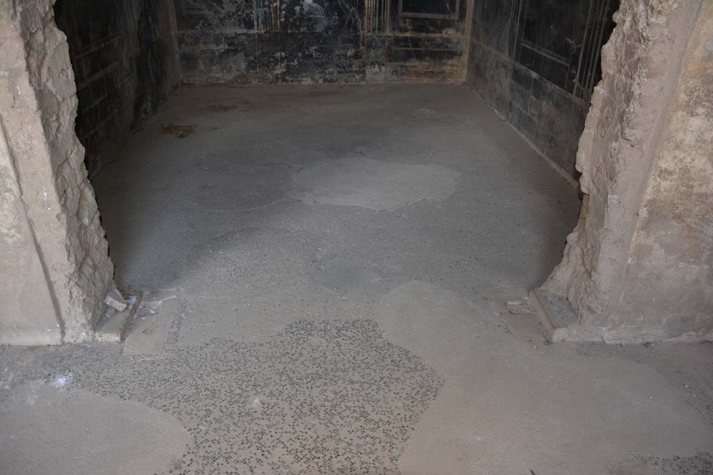 VII.16.22 Pompeii. October 2018. Room 58, looking east through lower doorway and flooring, from landing 57.
Foto Annette Haug, ERC Grant 681269 DCOR.
