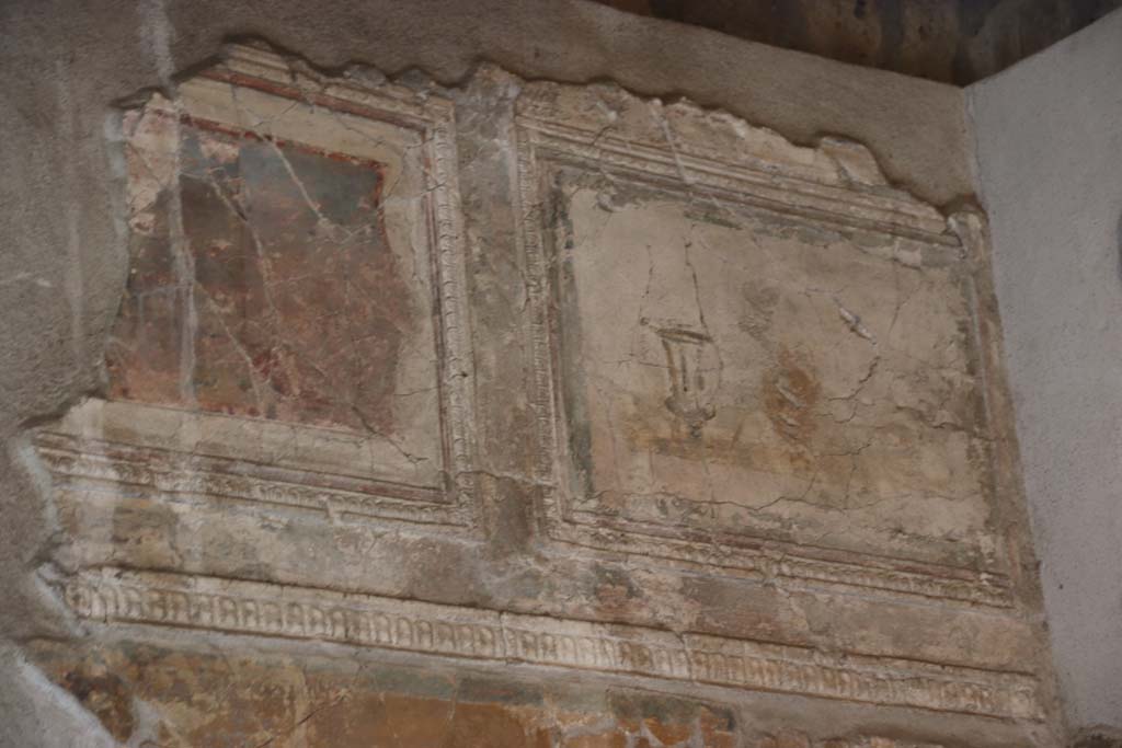 VII.16.a Pompeii. October 2020. Room 1, upper west wall, detail of plasterwork and painting on the west wall in north-west corner. 
Photo courtesy of Klaus Heese.
