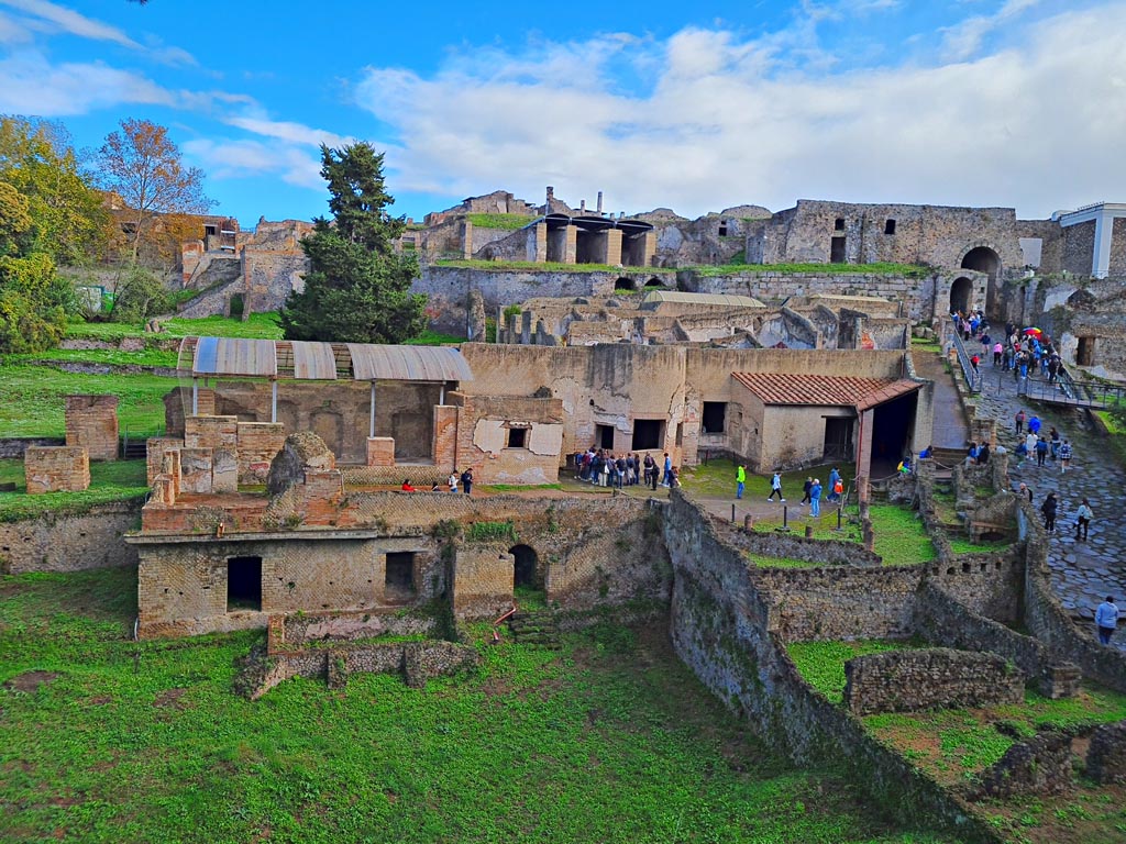 VII.16.a Pompeii. November 2023. Looking east towards Suburban Baths and Porta Marina. Photo courtesy of Giuseppe Ciaramella.