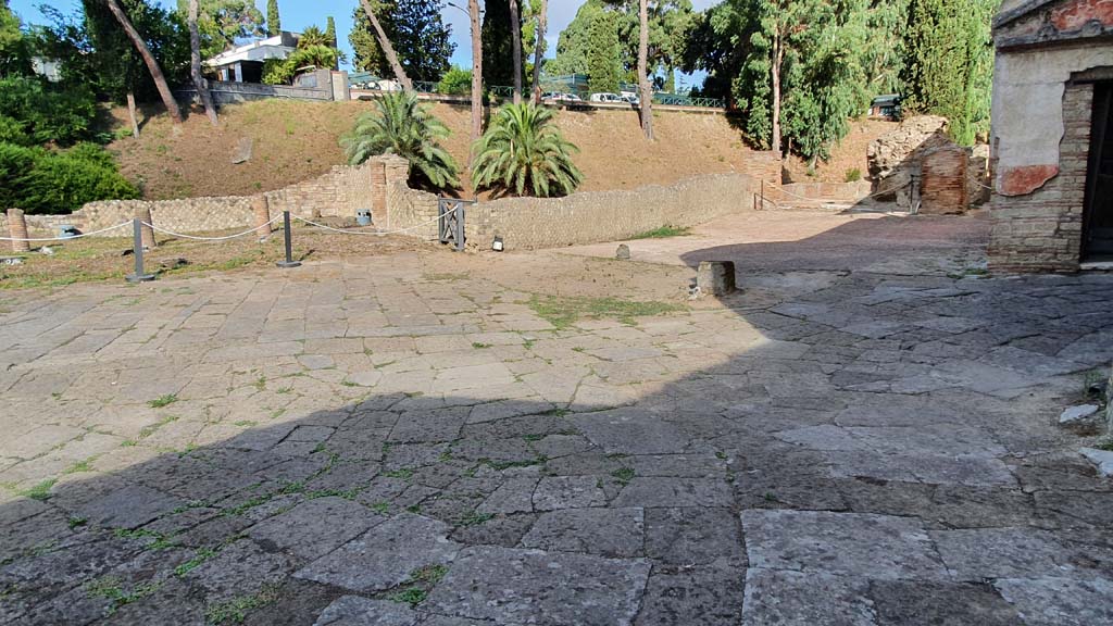 VII.16.a Pompeii. July 2021. Looking north-west across courtyard C.
Foto Annette Haug, ERC Grant 681269 DÉCOR.
