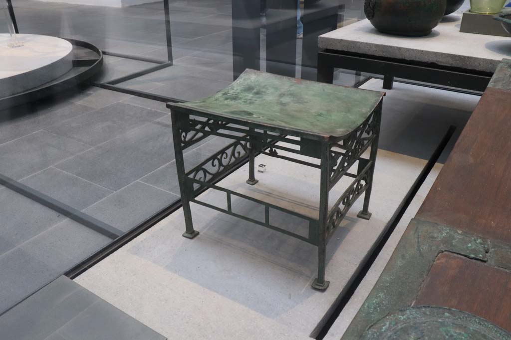 VIII.1.4 Pompeii. February 2021. Bronze stool, from House of Fabius Rufus, VII.16.19.
Photo courtesy of Fabien Bièvre-Perrin (CC BY-NC-SA).
