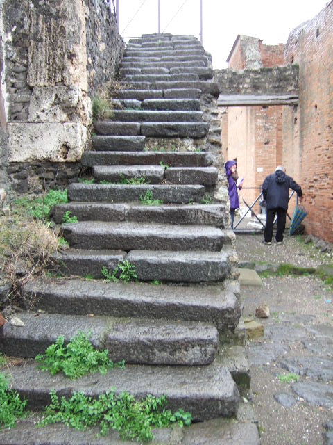 VIII.1.7 Pompeii. December 2007. Under the steps to upper gallery of the colonnade about the Forum from Via Championnet. The smaller arch has been filled in.
