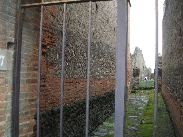 VIII.2.7 Pompeii. December 2004. Passageway, looking south to rear.