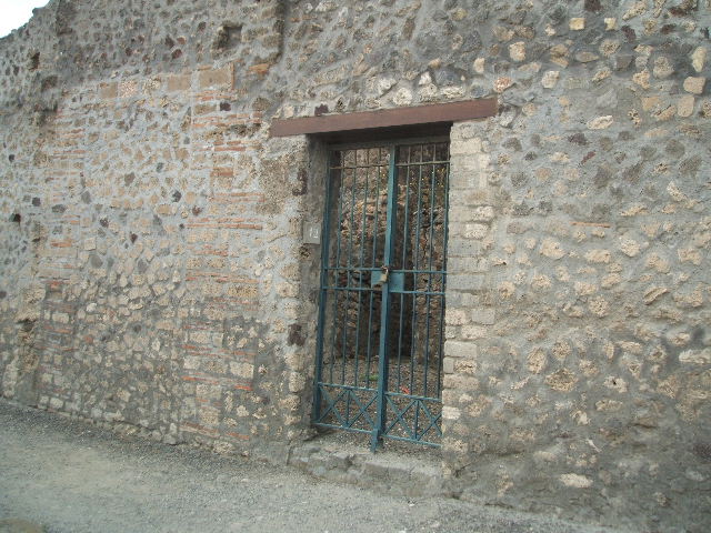 VIII.2.12 Pompeii. May 2005. Looking west to rear of VIII.2.10.