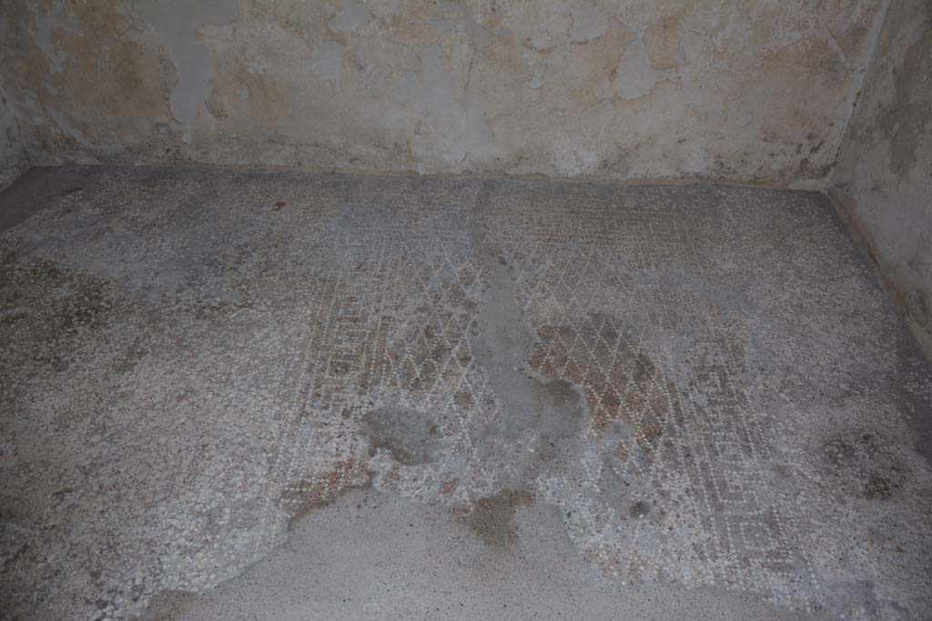 VIII.2.16 Pompeii. November 2017. Looking south across floor decoration in cubiculum, showing “carpet” design in tesserae.
Foto Annette Haug, ERC Grant 681269 DÉCOR.

