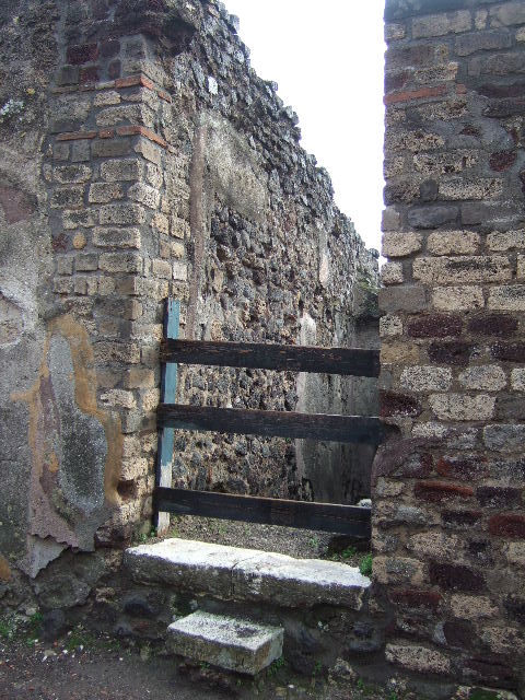 VIII.2.27 Pompeii. May 2010. Passageway to lower floor.