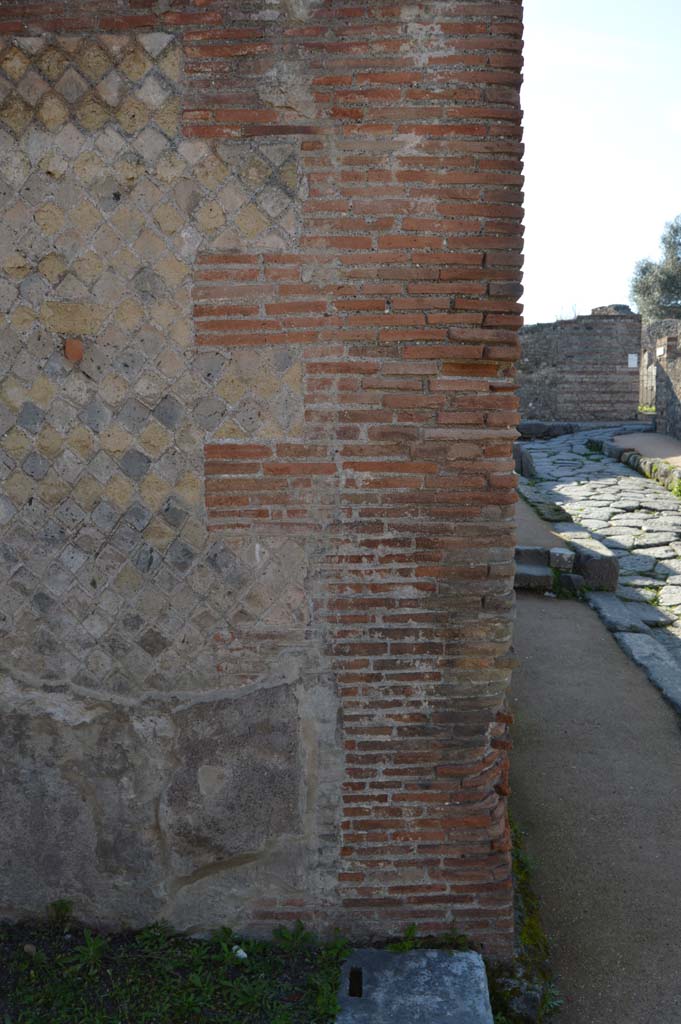 VIII.2.30 Pompeii. March 2018. Looking towards west side of entrance doorway and vestibule. 
Foto Taylor Lauritsen, ERC Grant 681269 DCOR.
