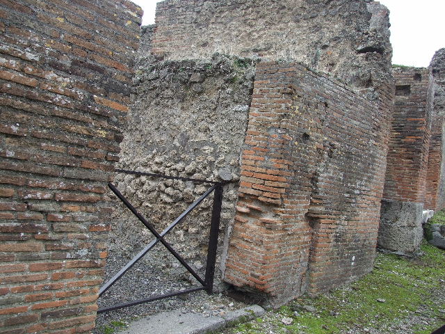 VIII.2.33 Pompeii. May 2006. Looking south-east from entrance doorway.