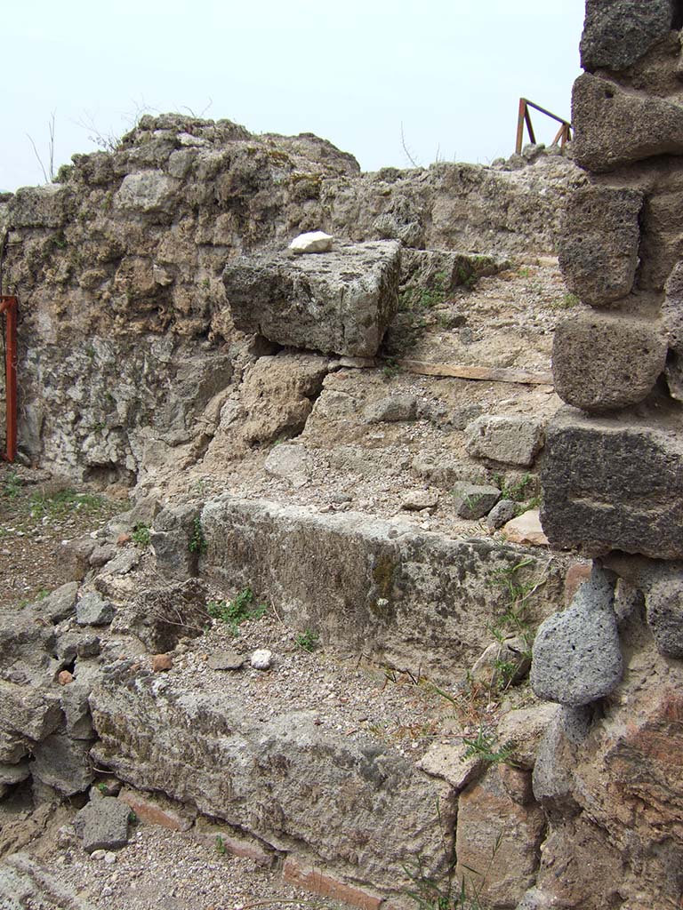 VIII.2.34 Pompeii. May 2006. Room ‘o’, remains of stairs to upper floor.