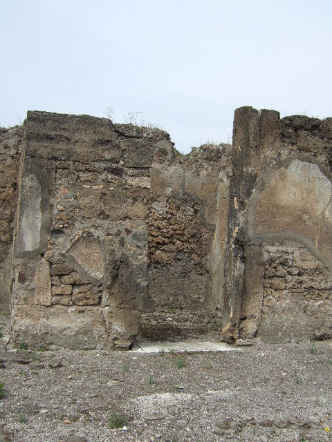VIII.2.34 Pompeii. May 2006. Looking north to linked posticum entrance at VIII.2.33. On the right would be the doorway to the kitchen.