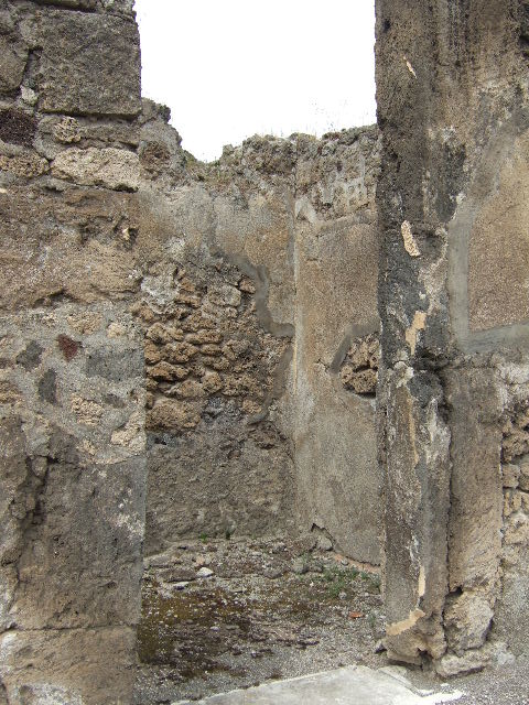 VIII.2.32 Pompeii. May 2006. Looking north along corridor, linked to VIII.2.33 and VIII.2.34.