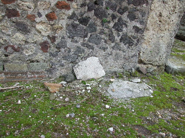 VIII.2.34 Pompeii. May 2006. Looking south from entrance fauces or corridor, towards atrium.