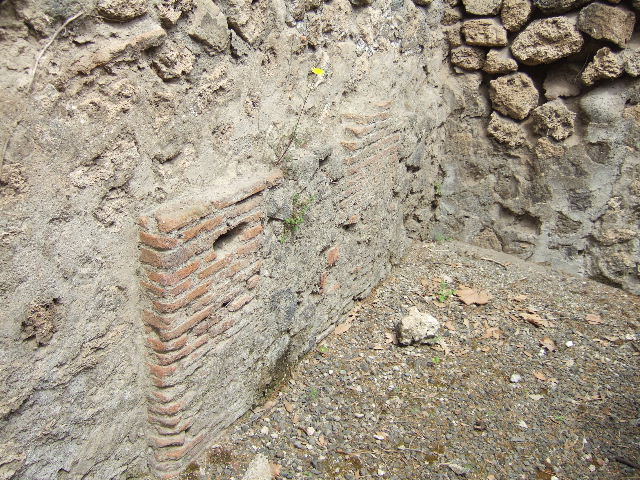 VIII.2.39 Pompeii. May 2006. Large room w, looking east towards room x, another triclinium with windows. On the right would have been the portico, leading to the street-level terrace.