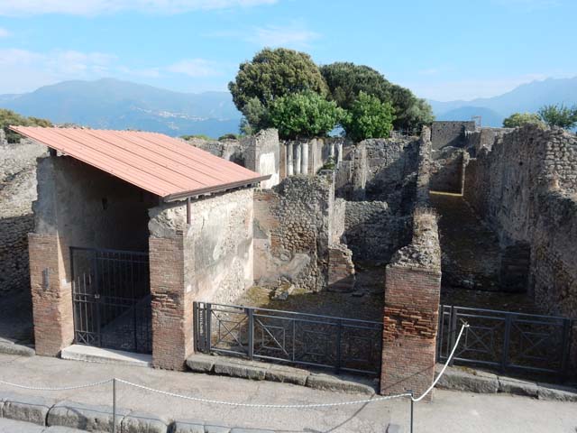 VIII.3.8 Pompeii. September 2004. Wild boar mosaic in entrance corridor.