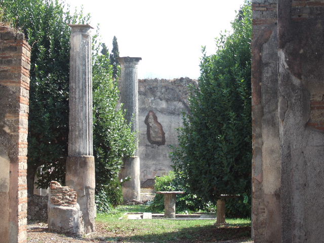 VIII.4.4 Pompeii.  December 2004.  Looking south east across peristyle from VIII.4.49.