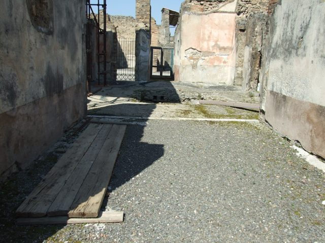 VIII.4.4 Pompeii. March 2009. Room 18, south-west corner of oecus.