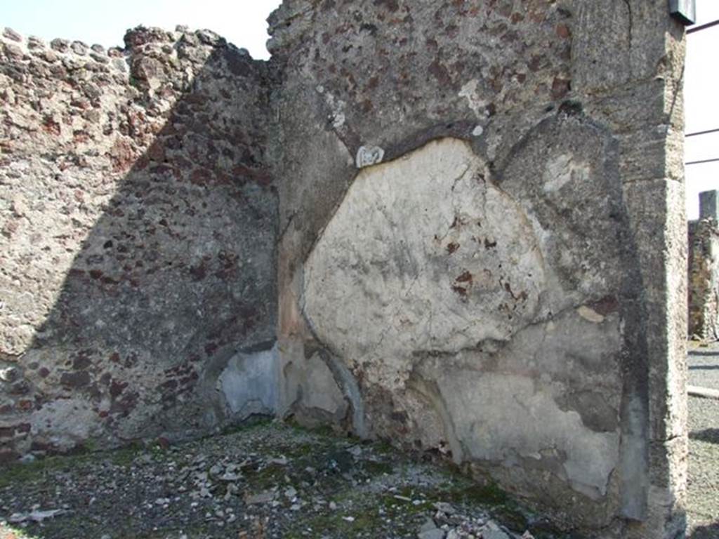 VIII.4.15 Pompeii. March 2009. Room 4, south wall of ala.