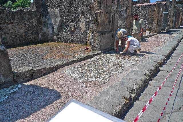 VIII.5.3 Pompeii. December 2007. West wall of shop.