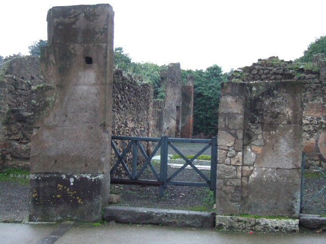 VIII.5.9 Pompeii.  March 2009.  Room 1. Atrium, looking south to Tablinum.