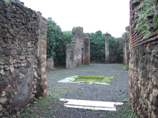 VIII.5.9 Pompeii.  March 2009.  Room 4. Ala on west side of atrium.