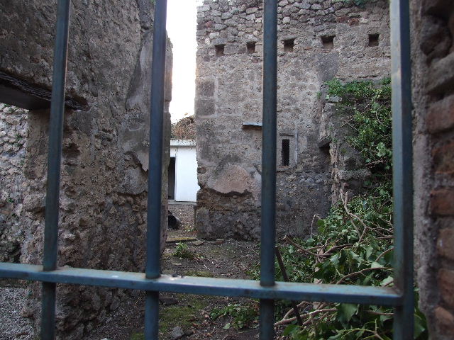 VIII.5.15 Pompeii. September 2004. Room 1, looking west.