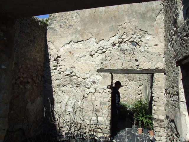 VIII.5.16 Pompeii. March 2009. Room 11. Small garden area. East wall and South east corner.