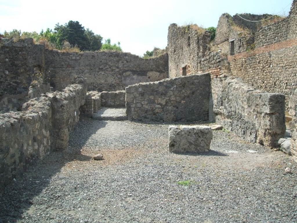 VIII.5.19 Pompeii. May 2005. Looking south to rear rooms.