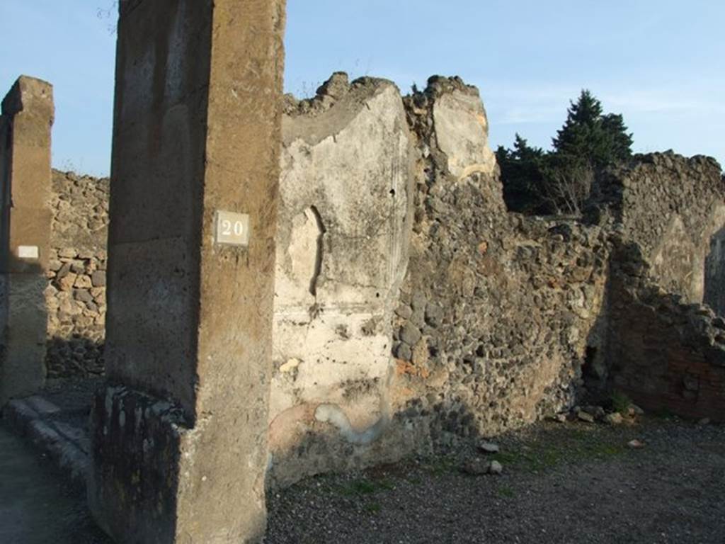 VIII.5.20 Pompeii. December 2007.  East wall.