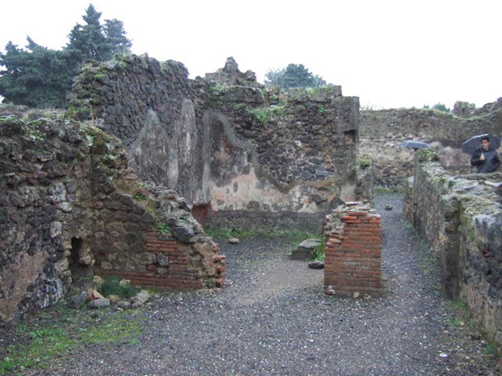VIII.5.20 Pompeii. December 2005. Looking south to rear rooms, see VIII.5.17.