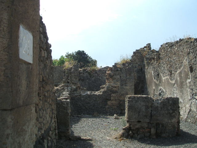 VIII.5.21 Pompeii. December 2007. Corridor on west side of shop, leading to small room on south side.