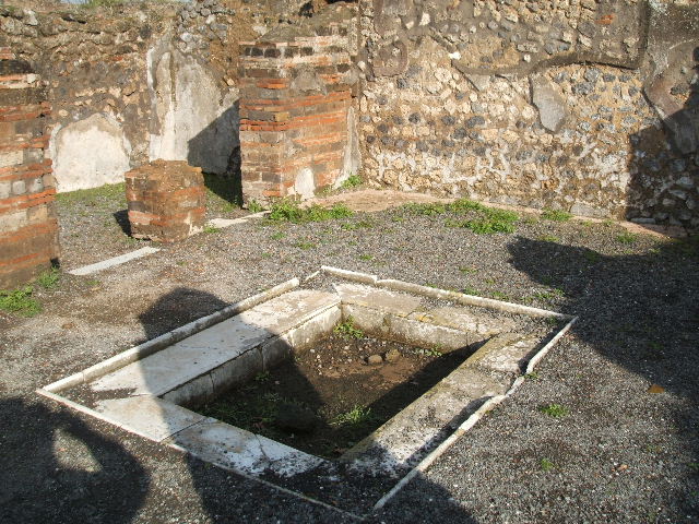 VIII.5.24 Pompeii. May 2010. Room 1, atrium. Looking south-west towards room 2, and entrance to rooms 7 and 6.